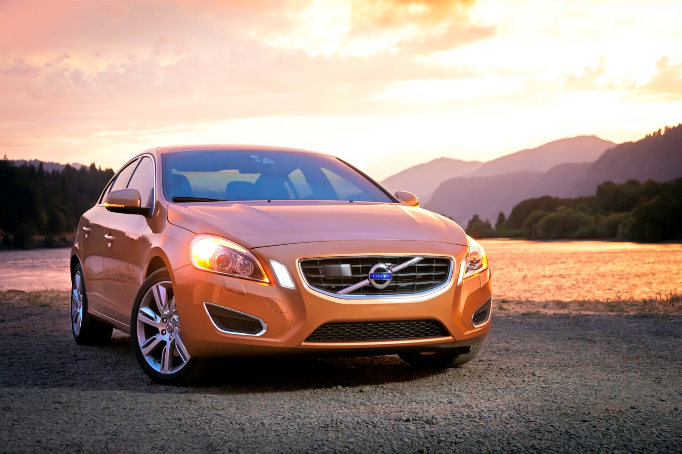 Front 3/4 view of 2011 S60 in Vibrant Copper