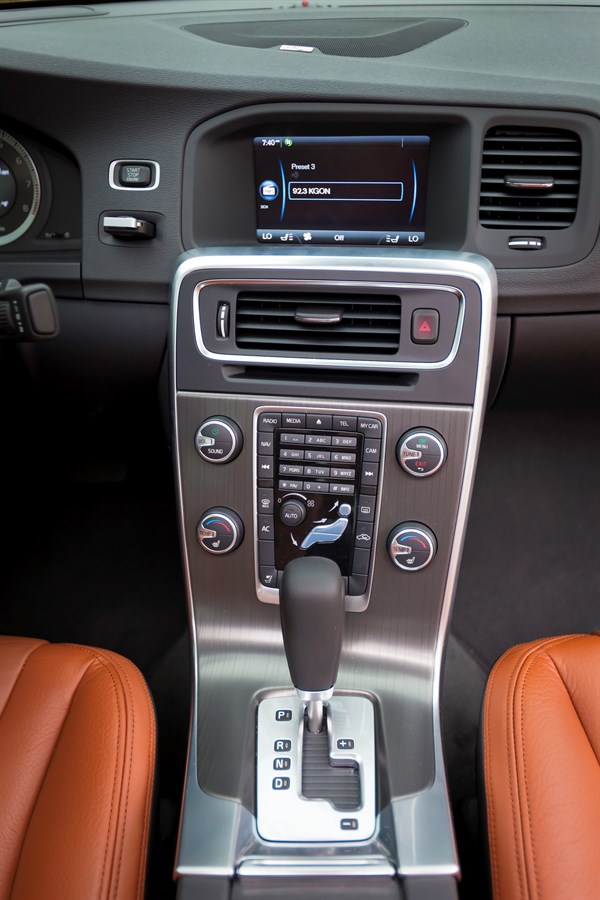 2011 S60 T6 AWD interior center console