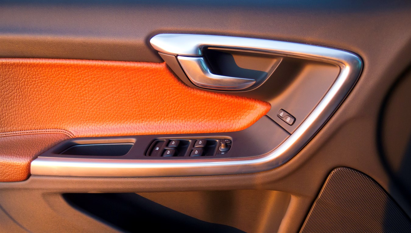 2011 S60 T6 AWD interior door handle detail