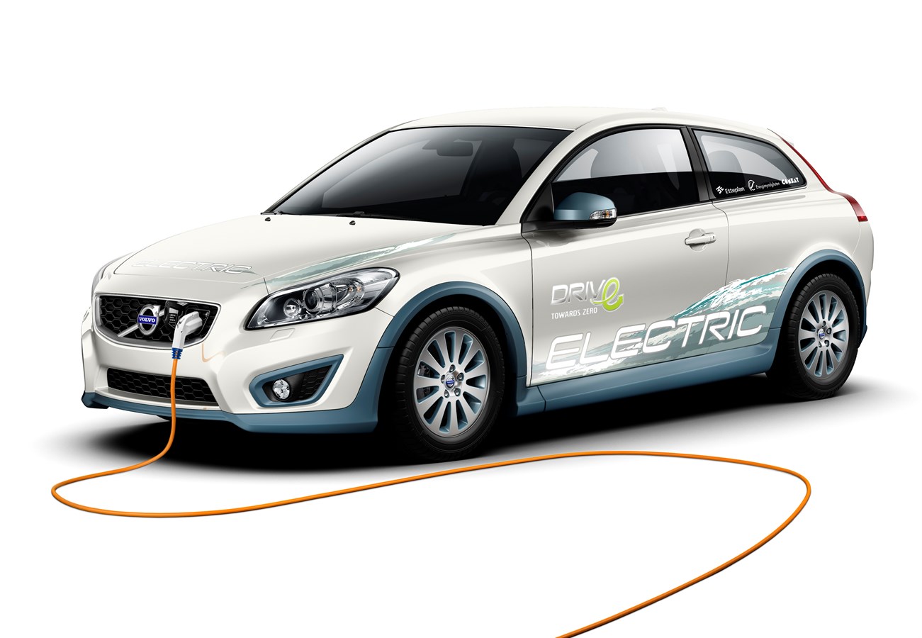 Volvo C30 Electric, exterior, front , side, charging (in studio)