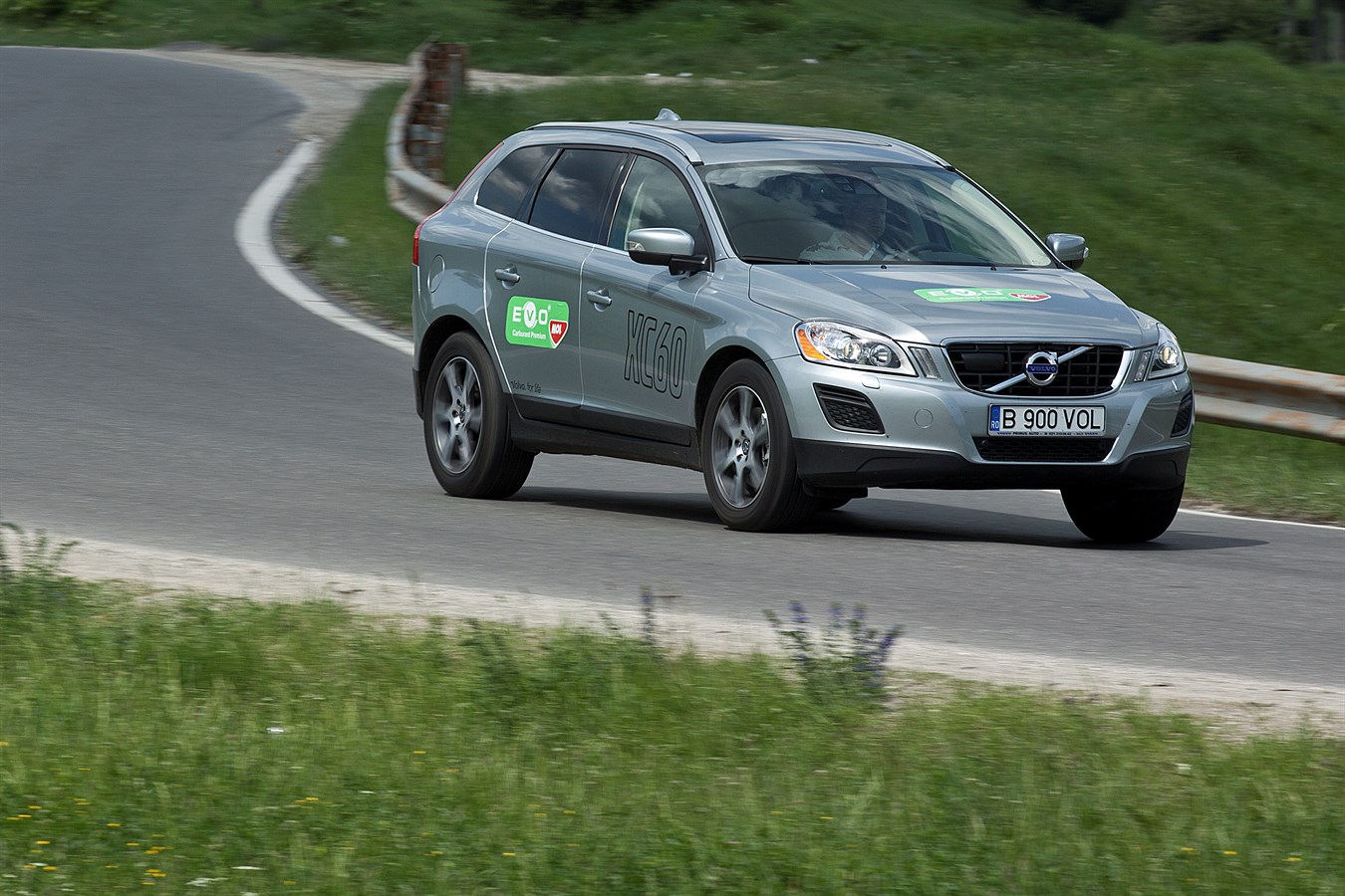 Tough driving conditions - The Volvo XC60 was appointed: Best 4x4 Premium SUV 2011 in Romania