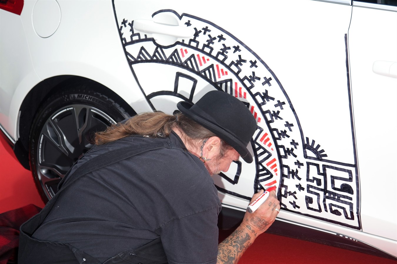 Volvo V40 krijgt tatoeage van Schiffmacher