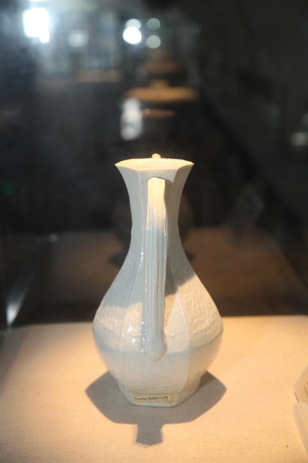 阳江南海一号博物馆展出宋代德化窑执壶