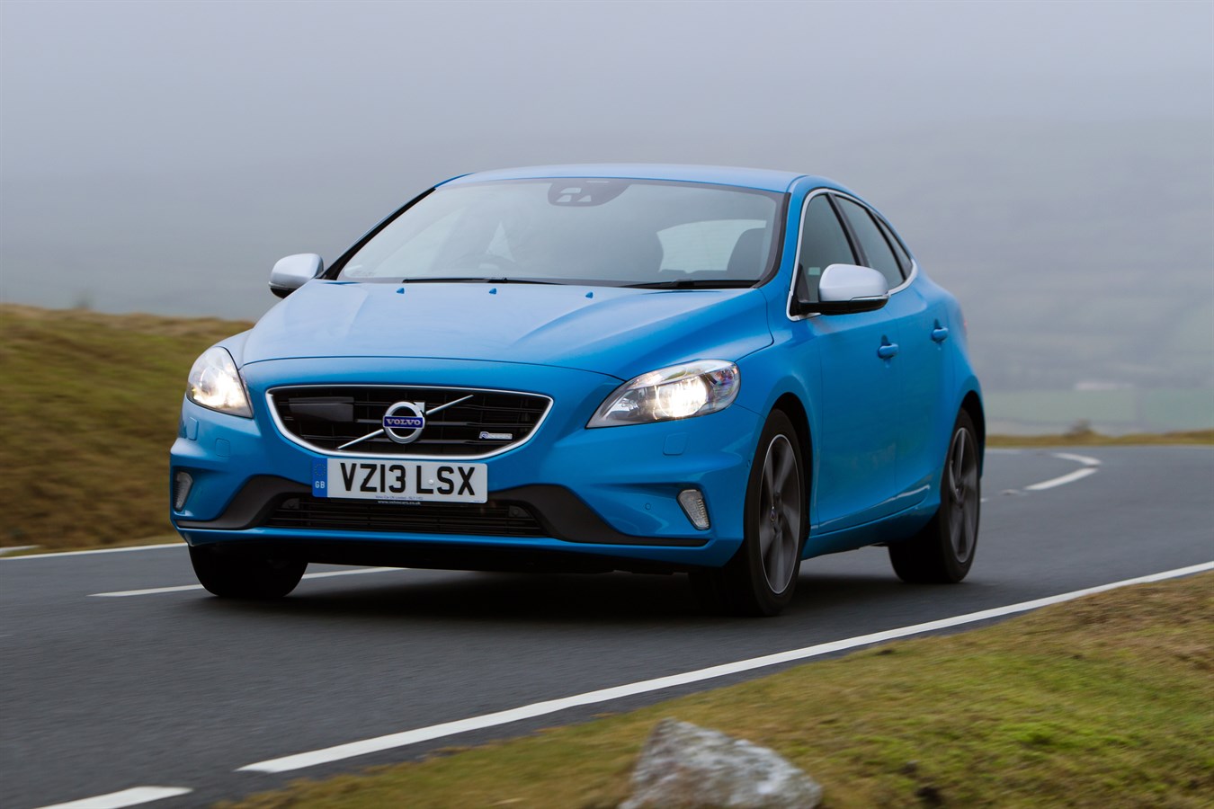Front, 3/4 dynamic image of the all-new Volvo V40 R-Design