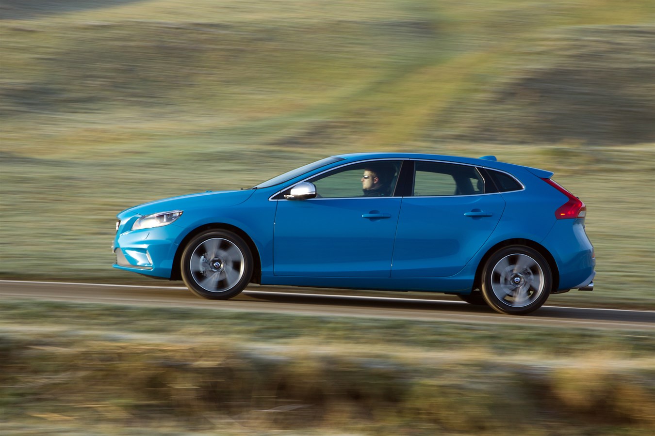 Side profile, dynamic image of the all-new Volvo V40 R-Design