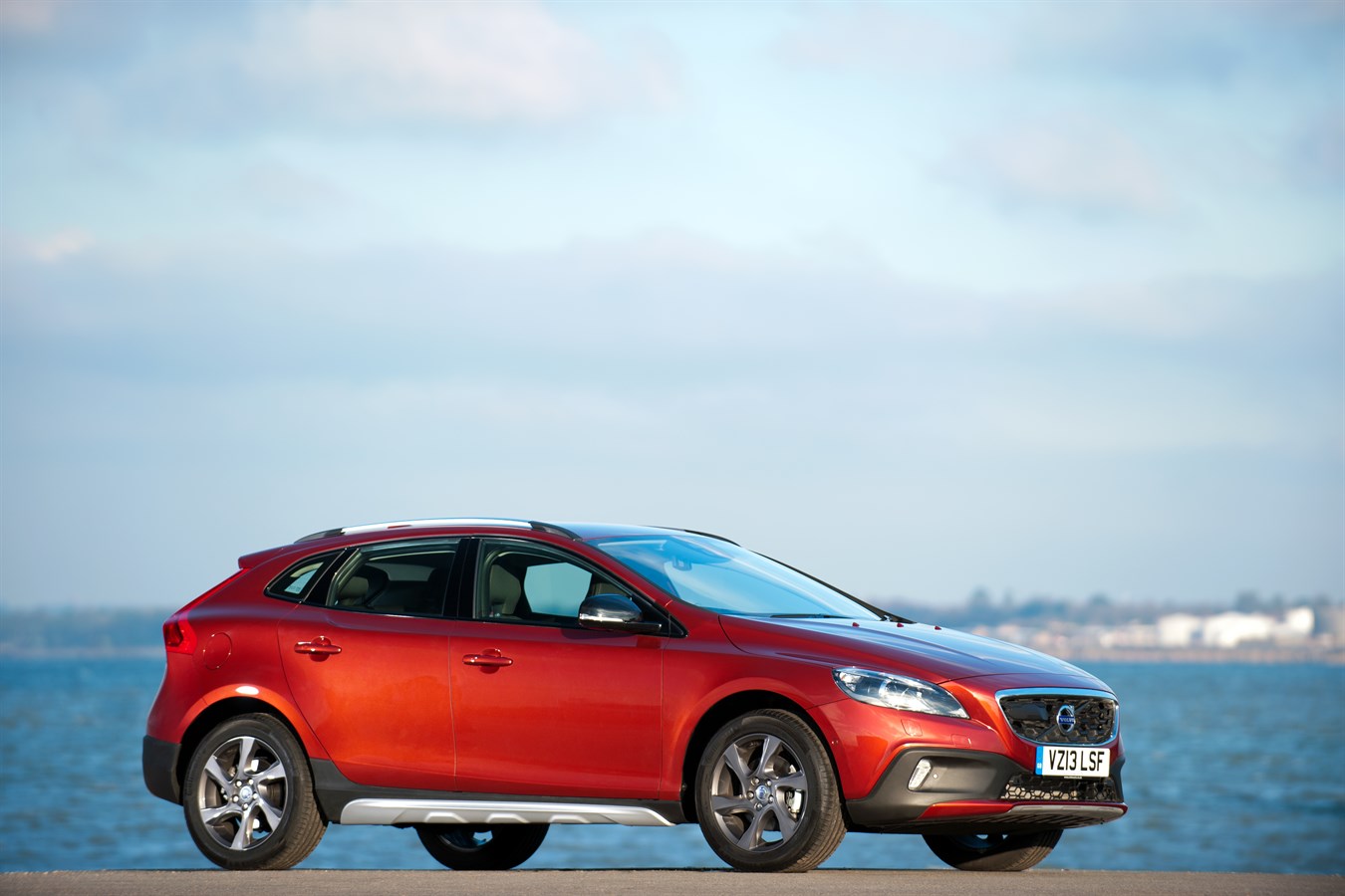 Front, 3/4, static image of the all-new Volvo V40 Cross Country