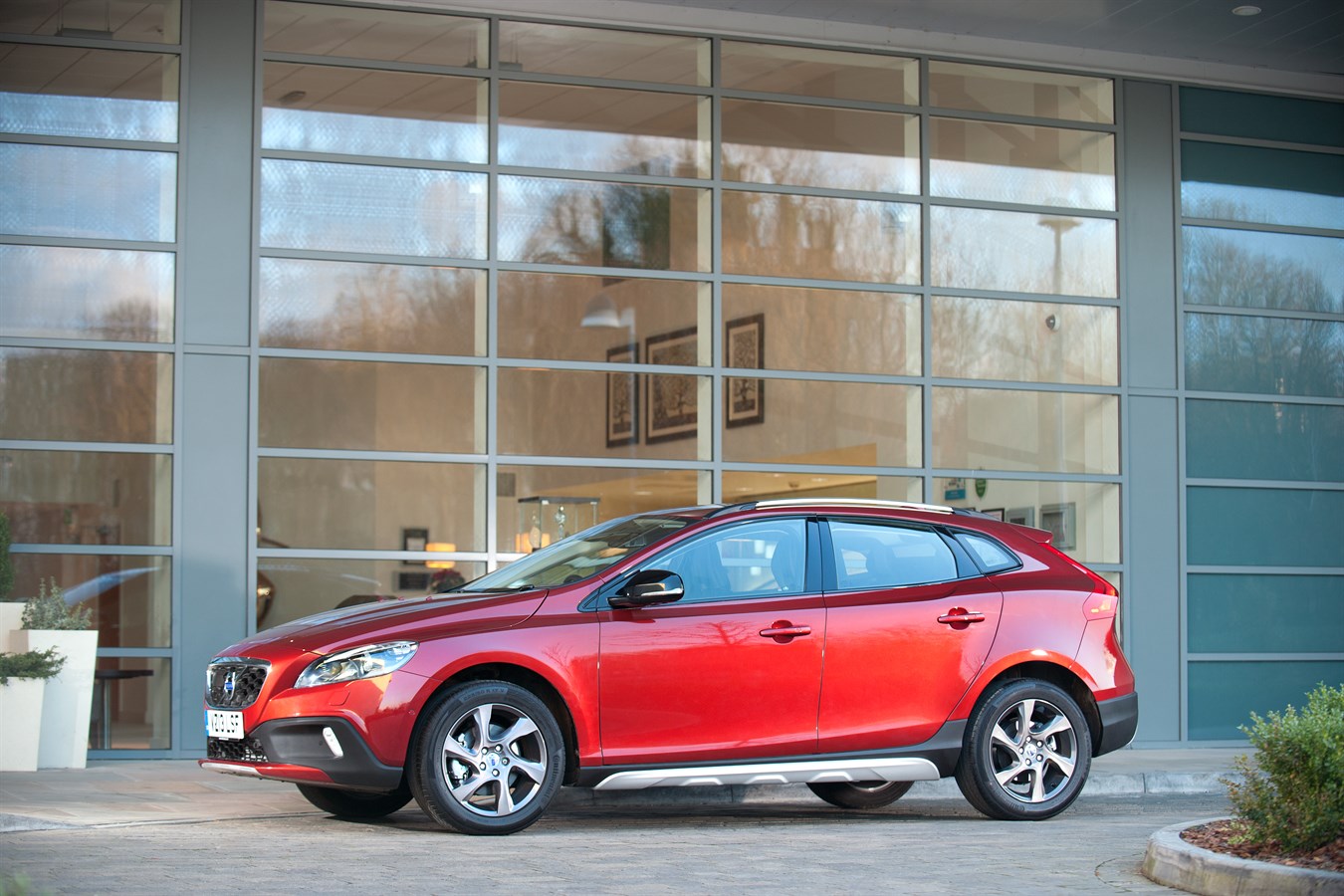 Front, 3/4, static image of the all-new Volvo V40 Cross Country