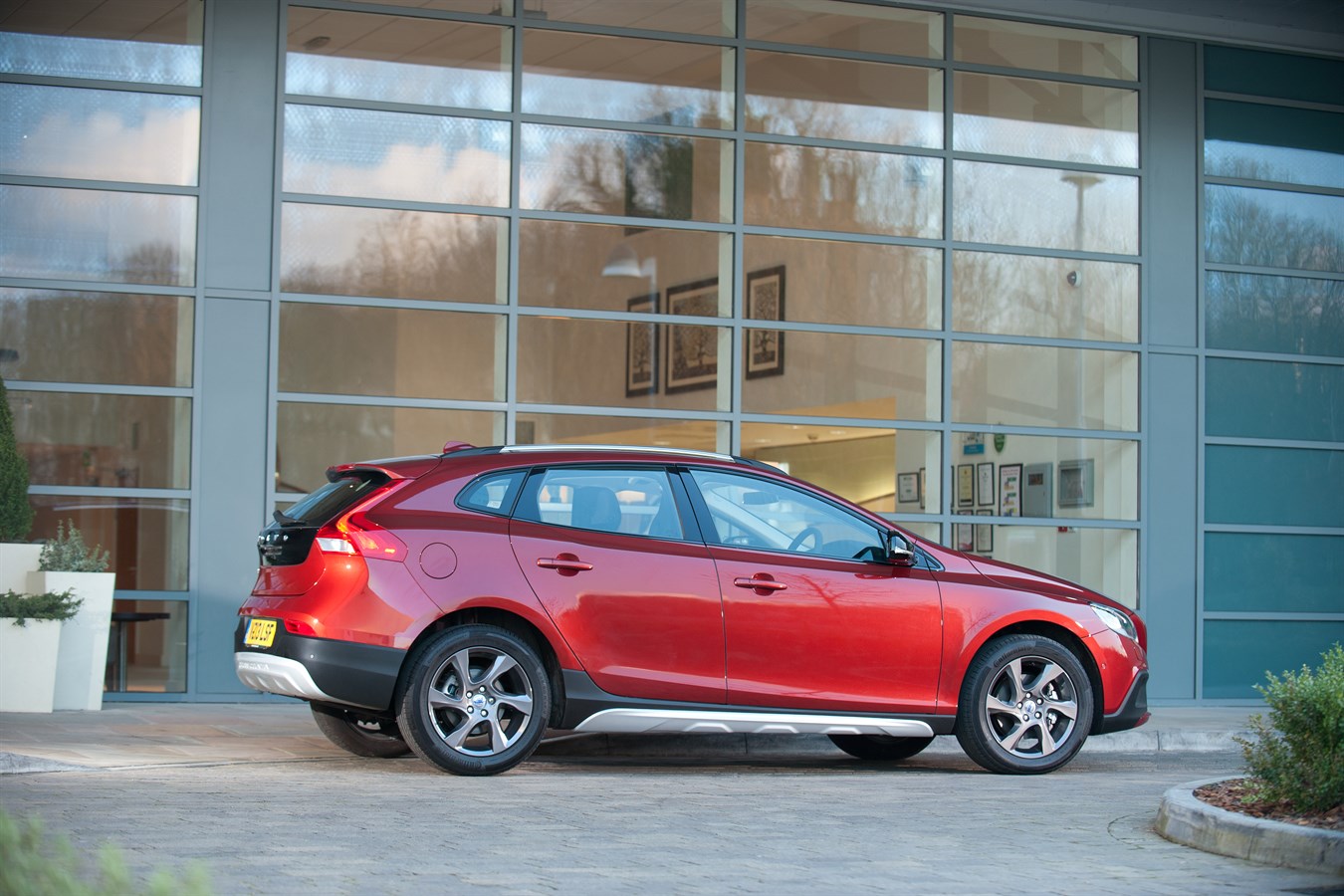 Rear, 3/4, static image of the all-new Volvo V40 Cross Country