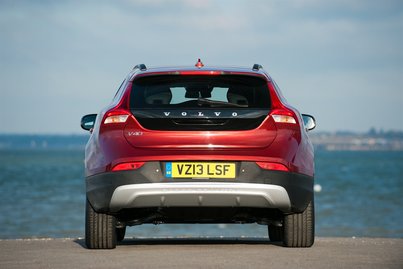 Rear profile, static image of the all-new Volvo V40 Cross Country