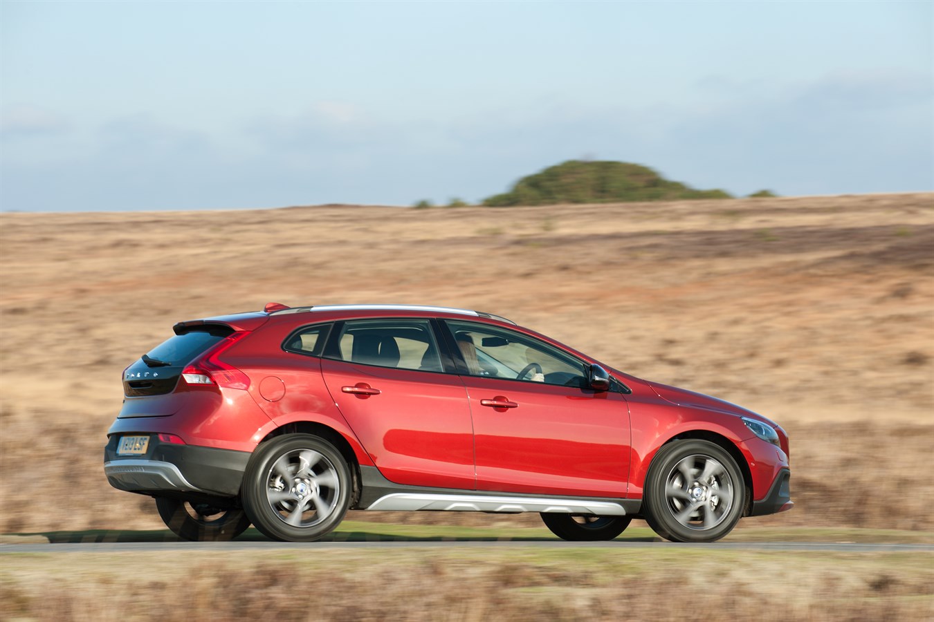 Rear, 3/4, dynamic image of the all-new Volvo V40 Cross Country