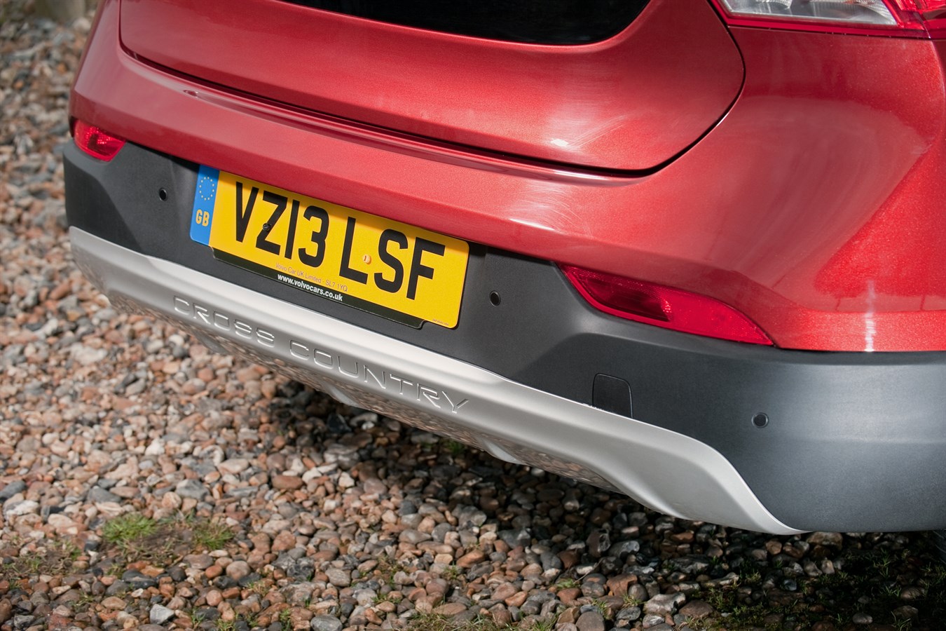 Rear/side profile static image of the all-new Volvo V40 Cross Country