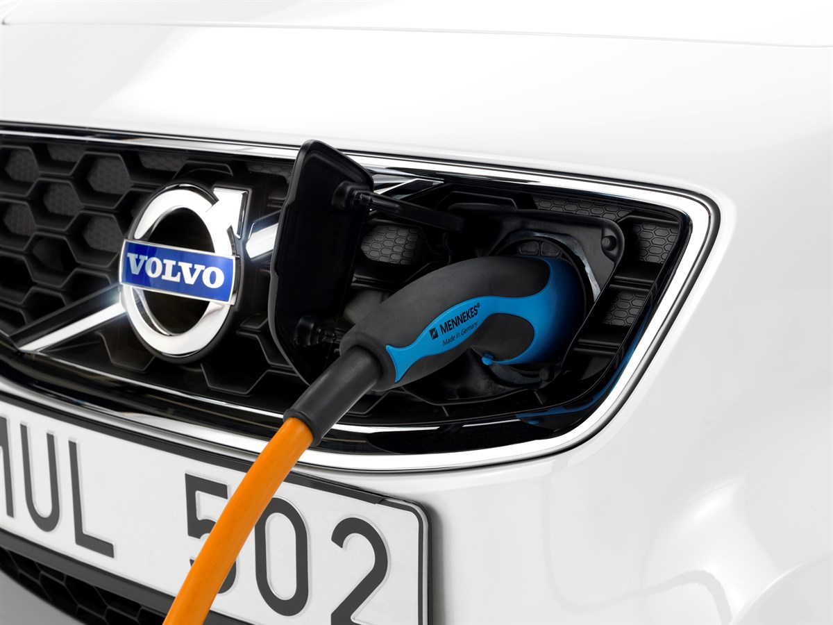 Volvo C30 Electric Generation II - Detail Front, Charging The Battery