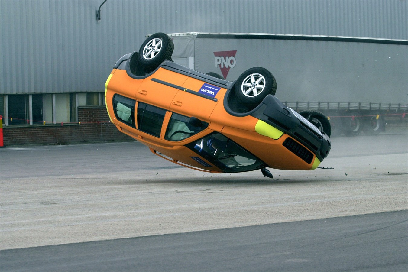 Volvo XC90 – Crash Test Rollover