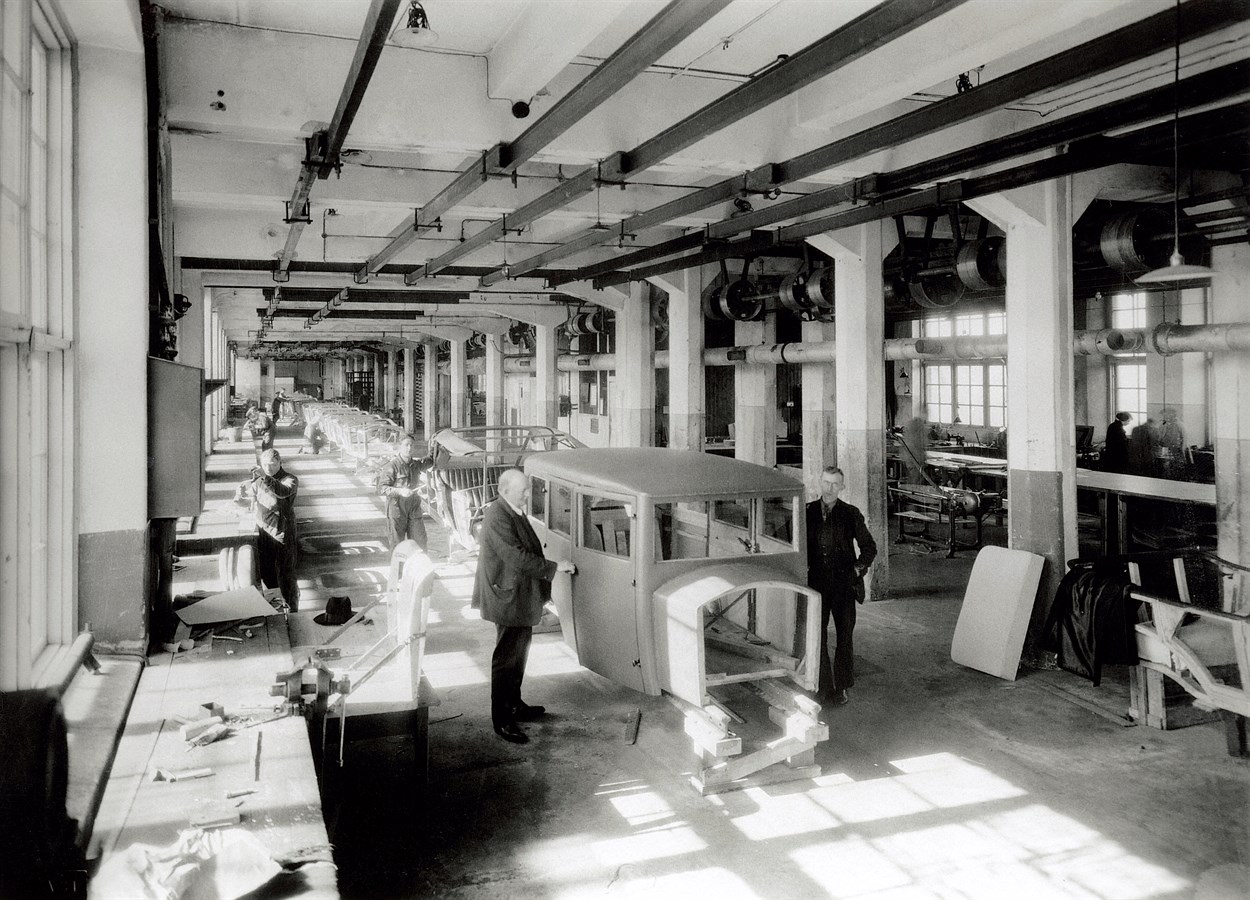 PV4, 1927, body shop in Lundby plant
