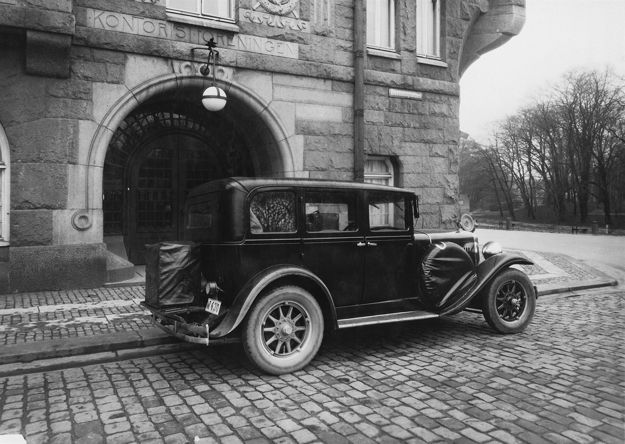 PV 651, 1929, with rear-door body