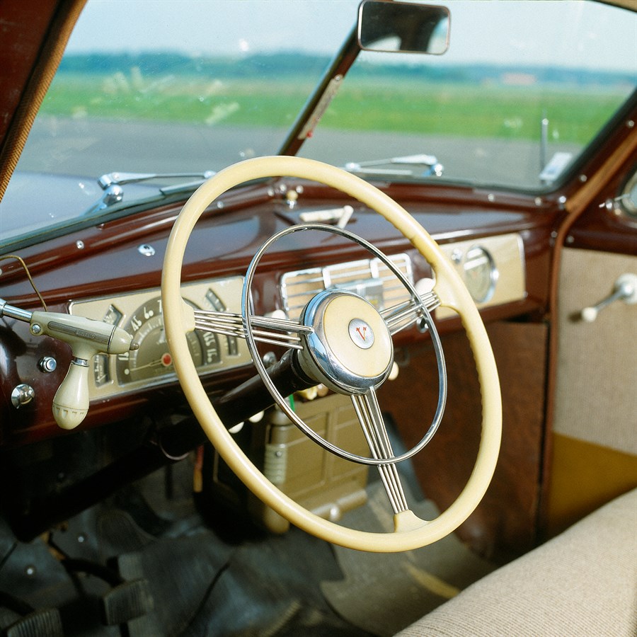 PV 60, 1947, dashboard, note search lamp handle at extreme left