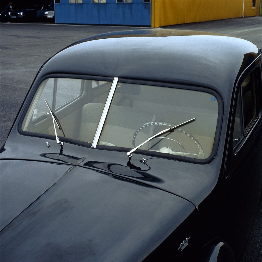 PV444 A, 1947, Laminated windscreen