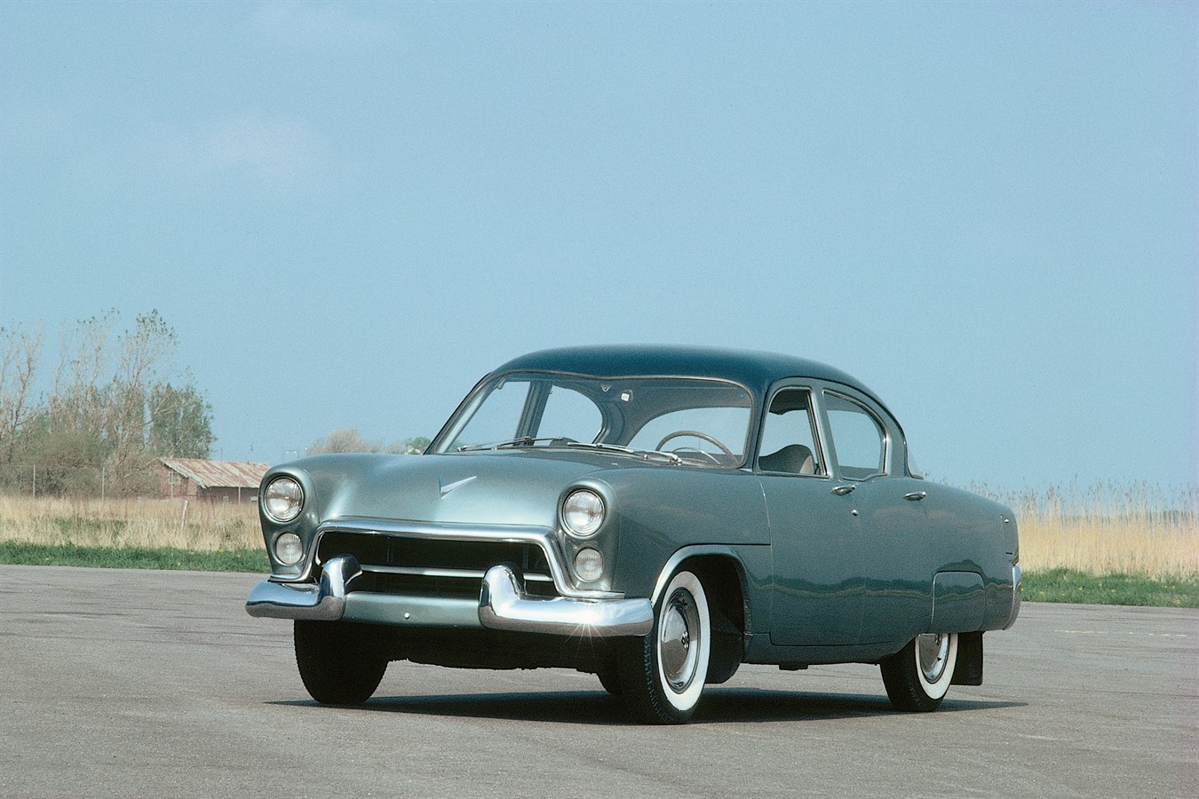 Modello Philip del 1952. Con le esportazioni negli USA all'orizzonte, questo prototipo fu progettato per avere un aspetto più simile a quello delle vetture americane dell'epoca. Esso era più grande del modello PV444, ed era dotato di un motore V8 e di modanature posteriori all'insù. Si trattava di un'innovazione elegante, ma nella circostanza Volvo era destinata a riuscire a