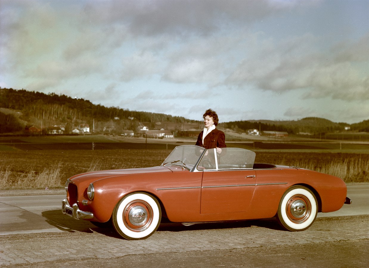 Prototipo Sport (P1900), 1954; il prototipo Volvo Sport con carrozzeria in fibra di vetro ebbe vita breve, in quanto pur avendo a tutti gli effetti l'aspetto di una vettura sportiva degli anni '50, i clienti non mostrarono interesse Ne vennero costruiti soltanto 67 esemplari, la maggior parte dei quali è giunta fino ad oggi.