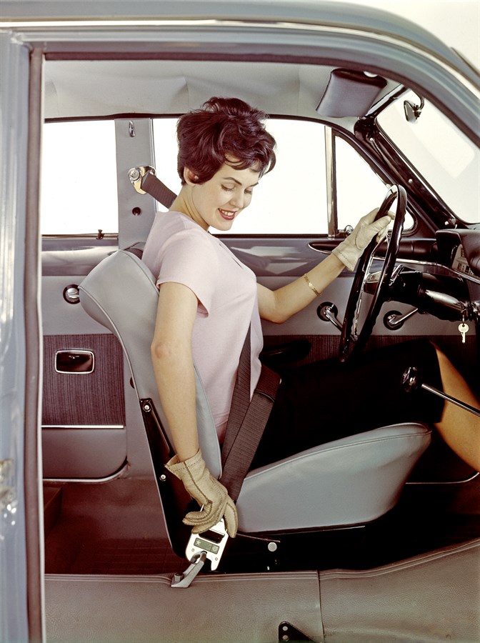 122, 1959, 3 point front safety belt standard