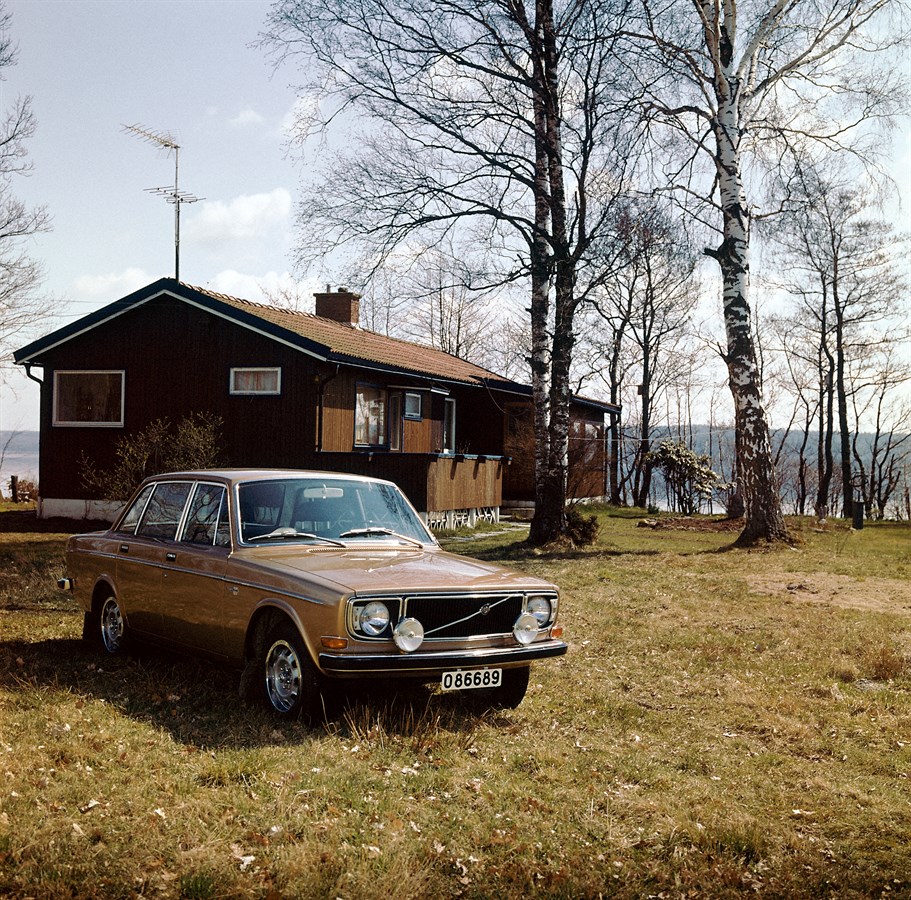 A Swedish weekend house and a Volvo on the lawn. This is a shining 144 GL from 1972.