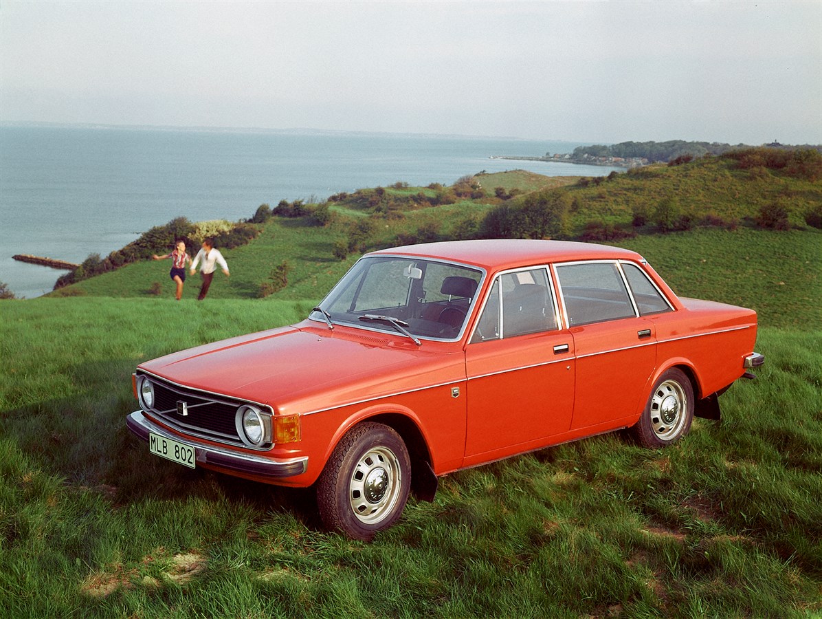 The 1970s was a decade of interesting colours and colour combinations. Volvo 144 from 1973