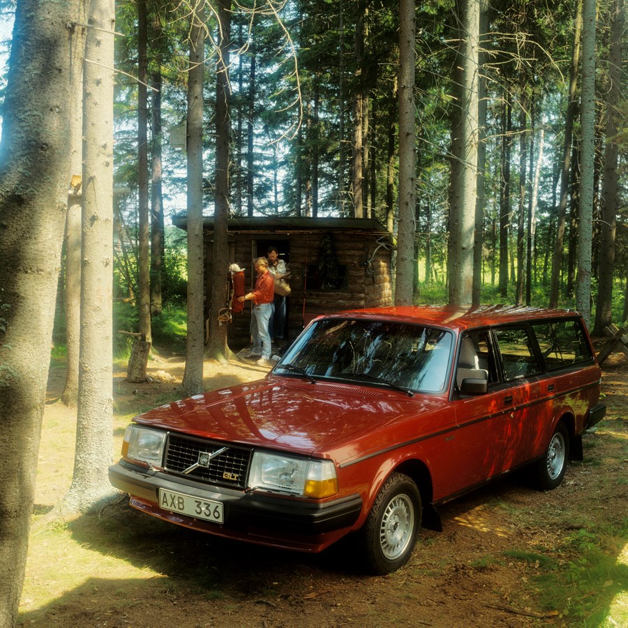 245 GLT, Red, 1981