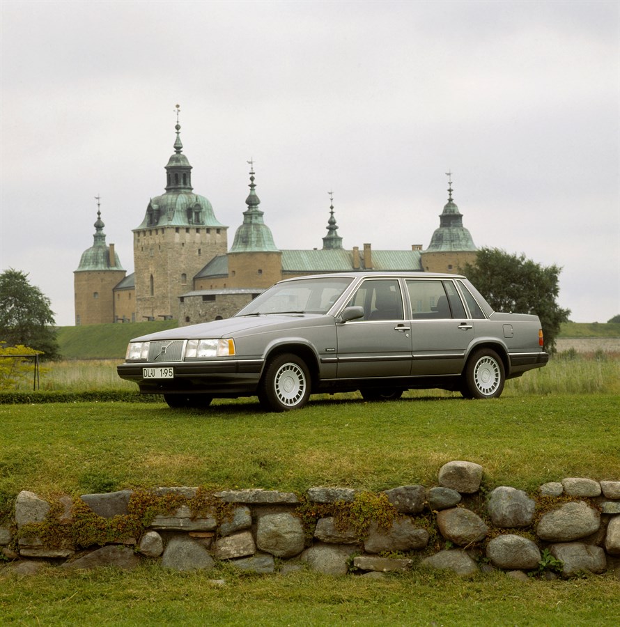 760 GLE, 1988, USA, in front of the Kalmar Castle