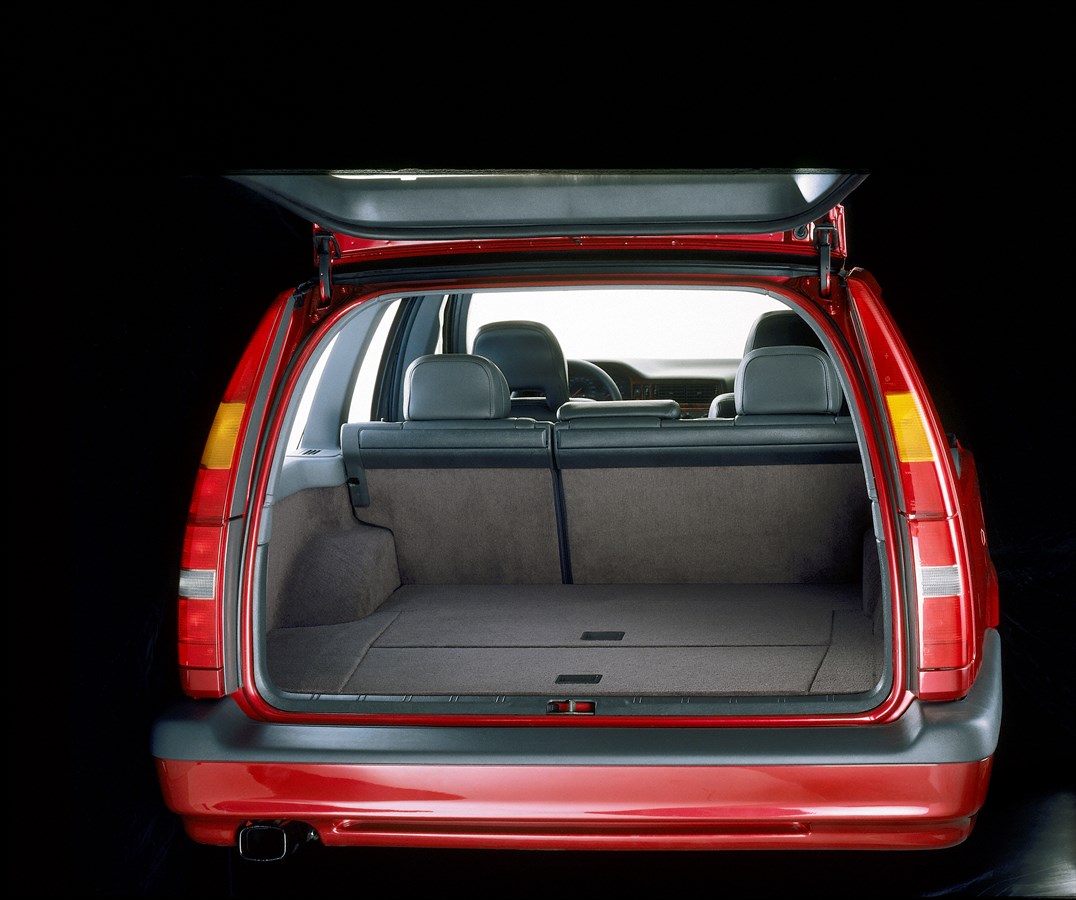 850, 1996, Reinforced rear seats in estates, introduced 1992