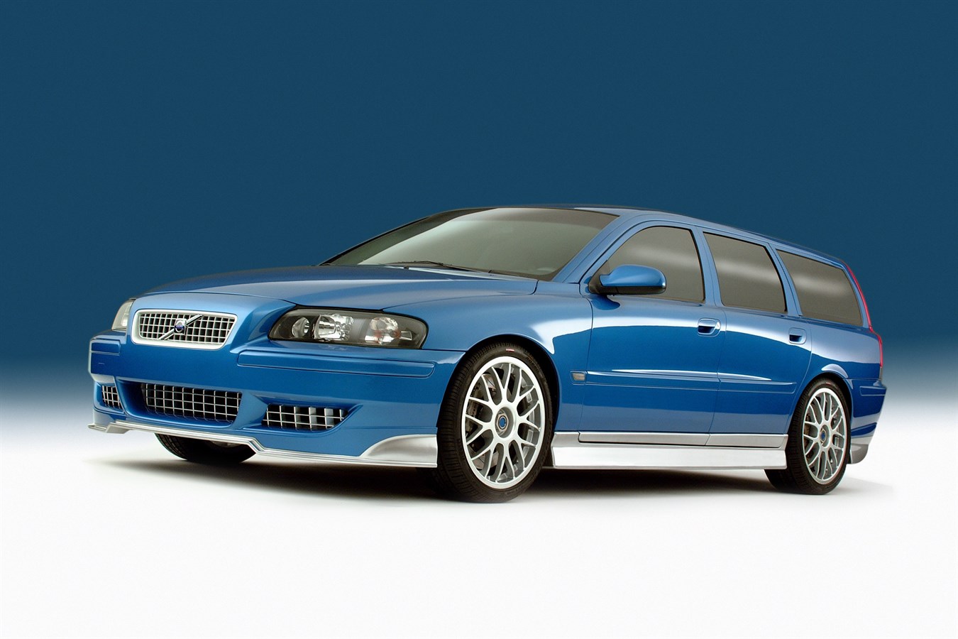 Volvo, prototipo di vettura a elevate prestazioni PCC2 (Performance Concept Car No. 2), 2002; il prototipo PCC2 era un modello station wagon che sottolineava la disponibilità di prestazioni molto elevate anche in un veicolo per famiglie.