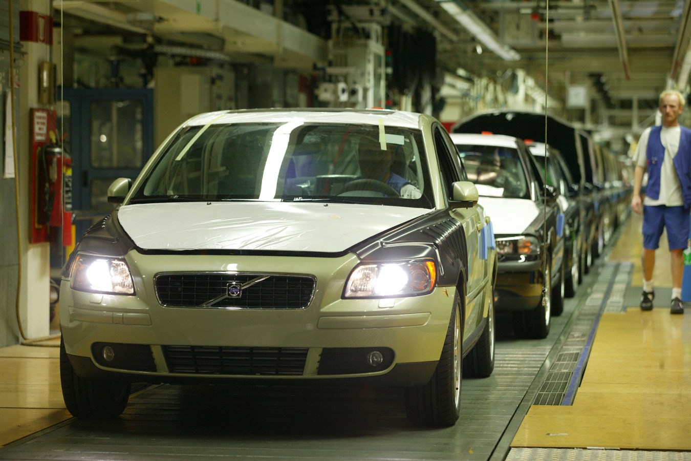 The new Volvo S40 is assembled in Ghent, Belgium, 2003