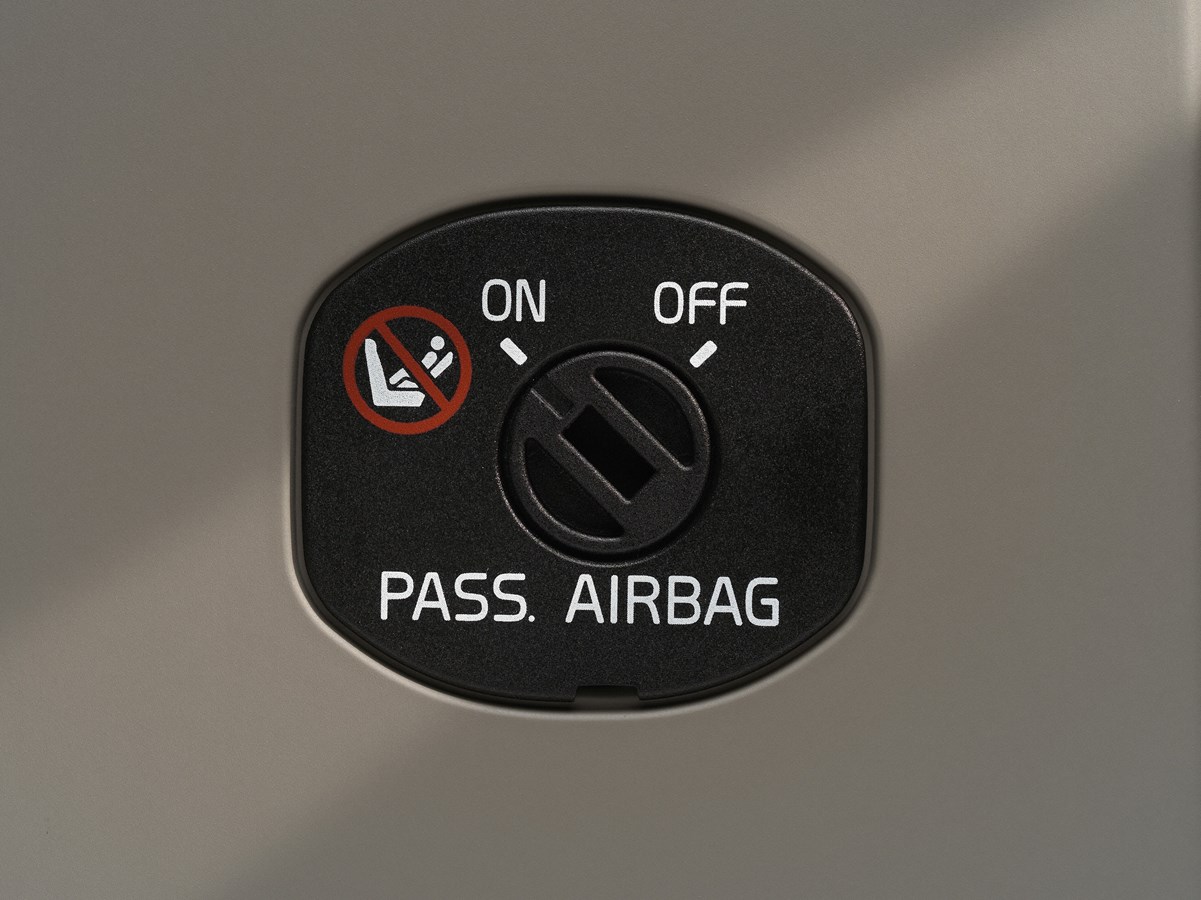 S60/V70/XC70/XC90, Front passenger airbag with switch-off facility (PACOS)