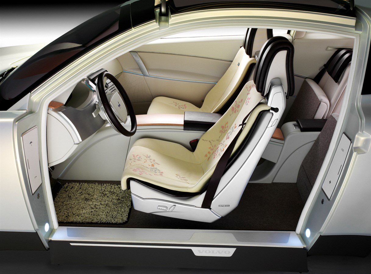 Volvo YCC (Your Concept Car), 2004, interior, The first car to be developed by an all-female project team, the YCC has undoubtedly attract more attention than any other Volvo concept car. The scope of its world tour reflects the level of interest it has a