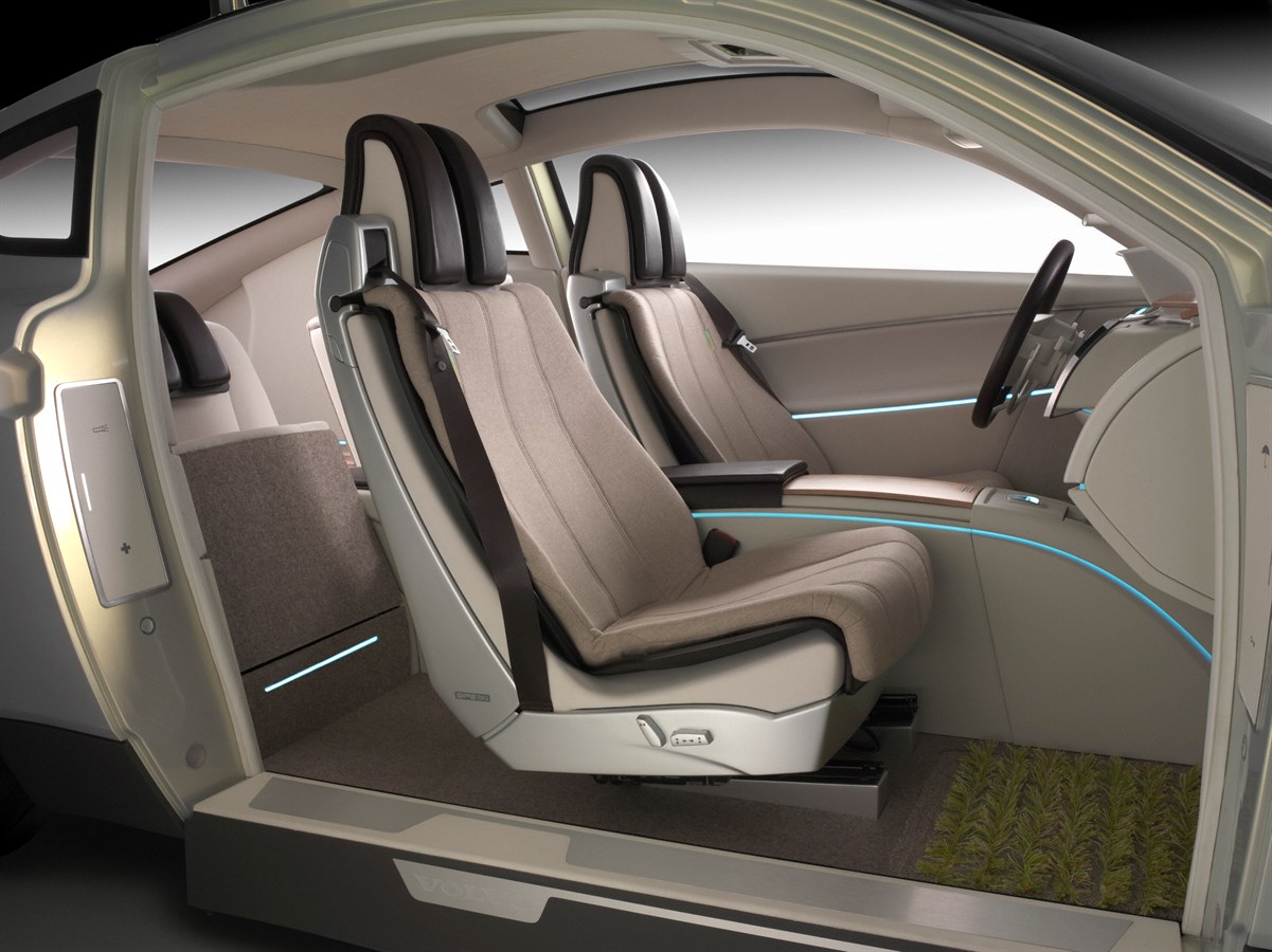 Volvo YCC (Your Concept Car), 2004, interior, The first car to be developed by an all-female project team, the YCC has undoubtedly attract more attention than any other Volvo concept car. The scope of its world tour reflects the level of interest it has a