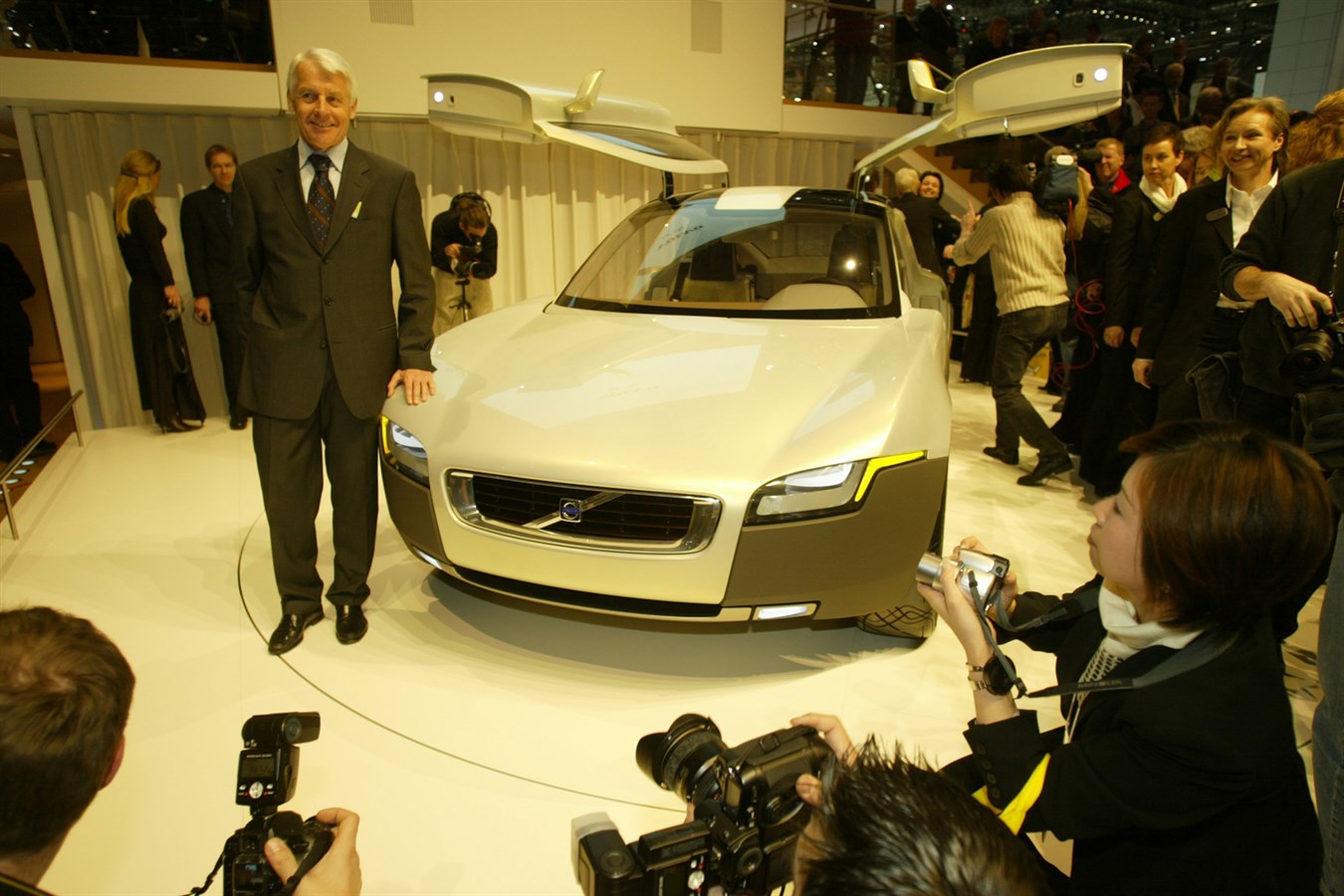 Hans-Olov Olsson, President of Volvo Car Corporation 2000 - 30 Sept 2005, reveals the Volvo YCC concept car