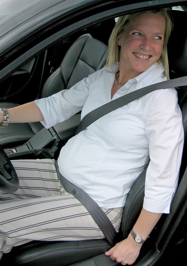 Durante la gravidanza è essenziale indossare nel modo corretto la cintura di sicurezza.