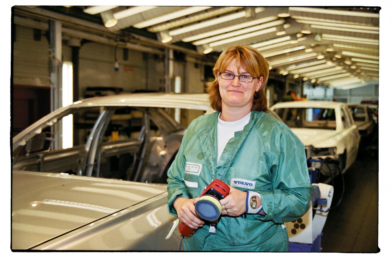 Tania De Meyer lavora presso il reparto verniciatura dello stabilimento Volvo Cars situato presso la città belga di Gent
