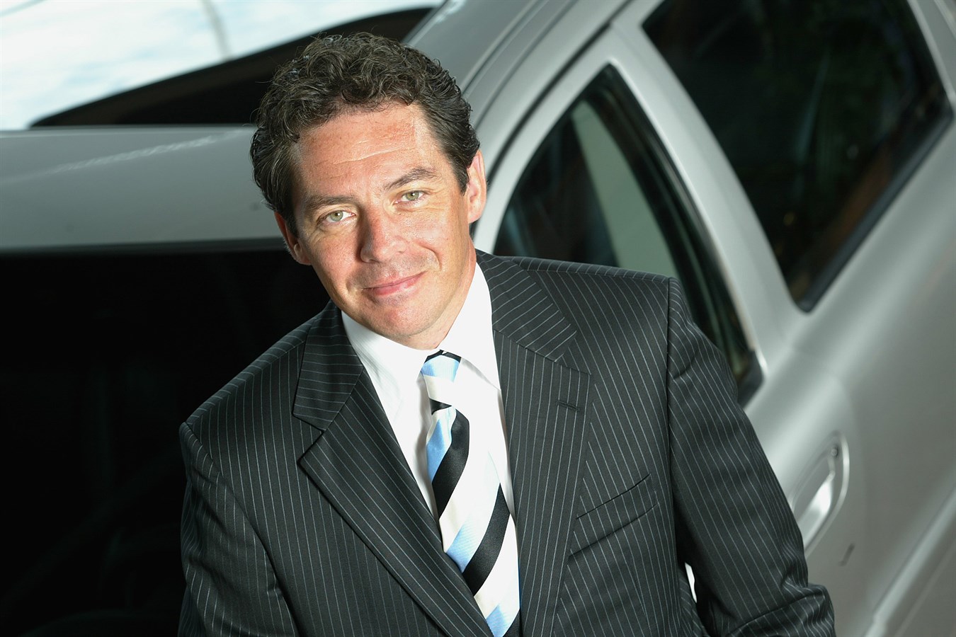 A decorrere dal 1° marzo 2006 Steven Armstrong, Senior Vice President anziano per gli acquisti, è stato nominato nuovo Chief Operating Officer di Volvo Car Corporation.