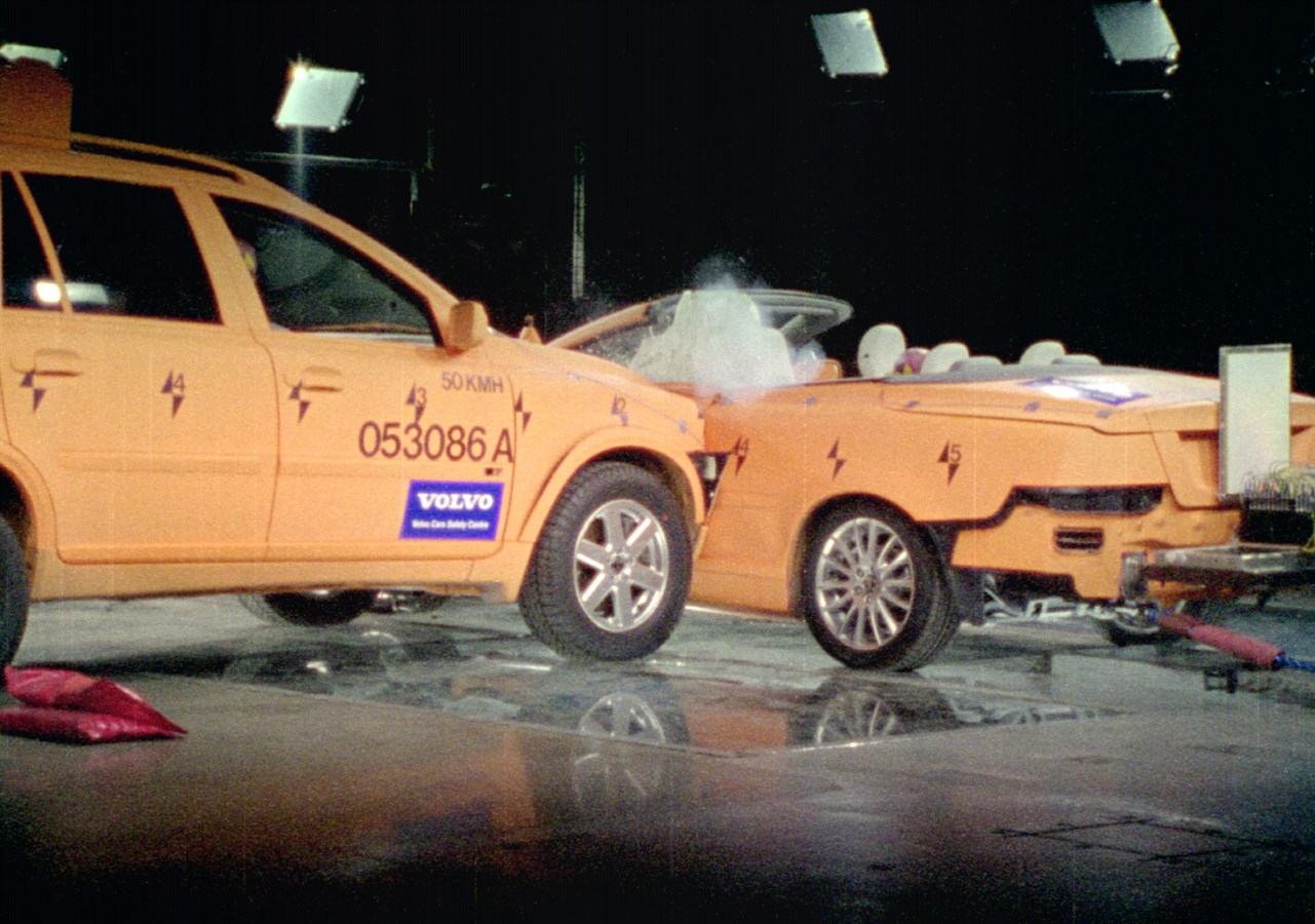 Volvo C70 and XC90, Side impact crash test