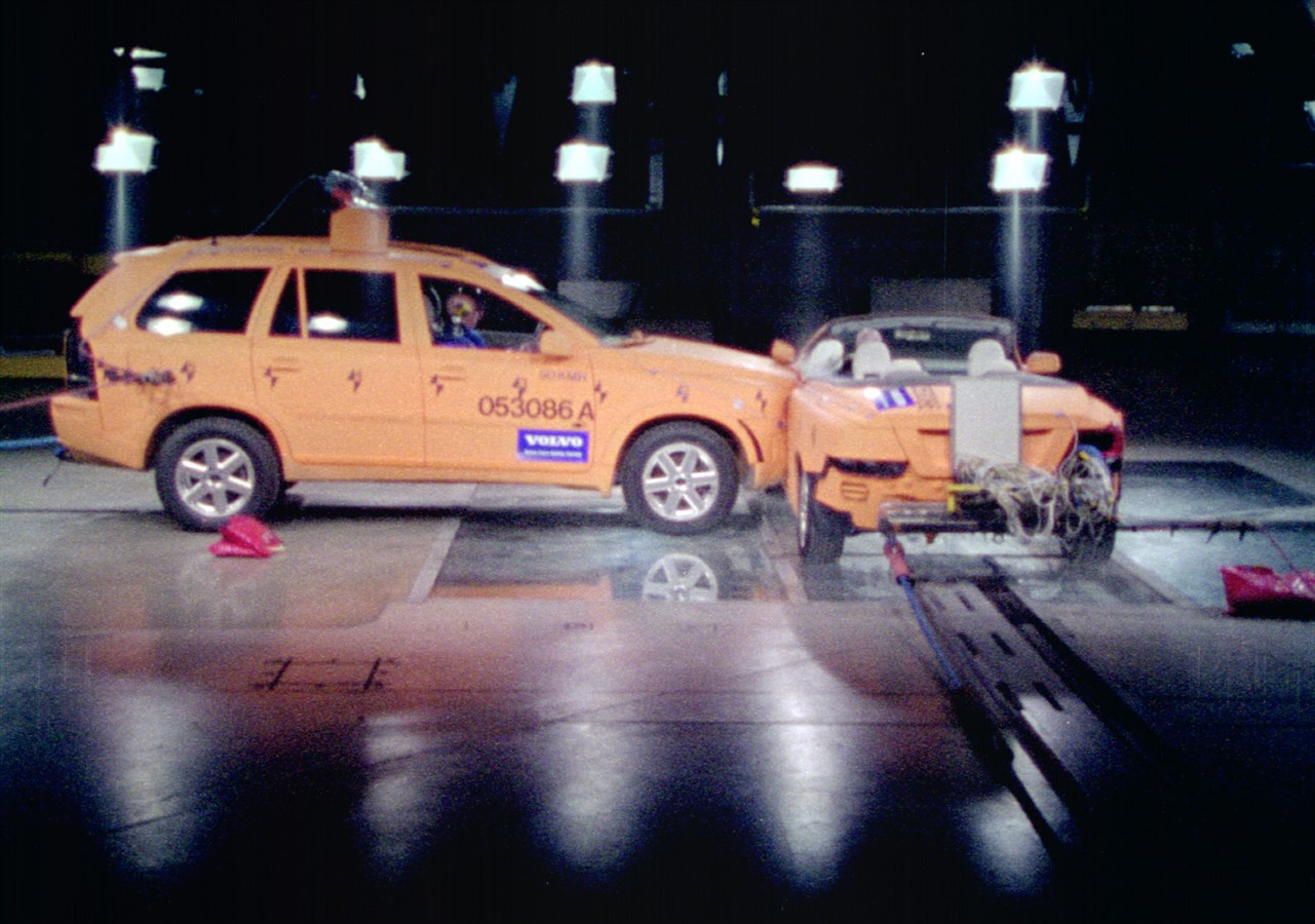 Volvo C70 and XC90, Side impact crash test