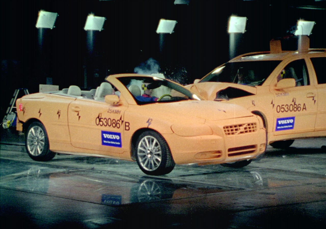 Volvo C70 e XC90, prova di collisione con impatto laterale