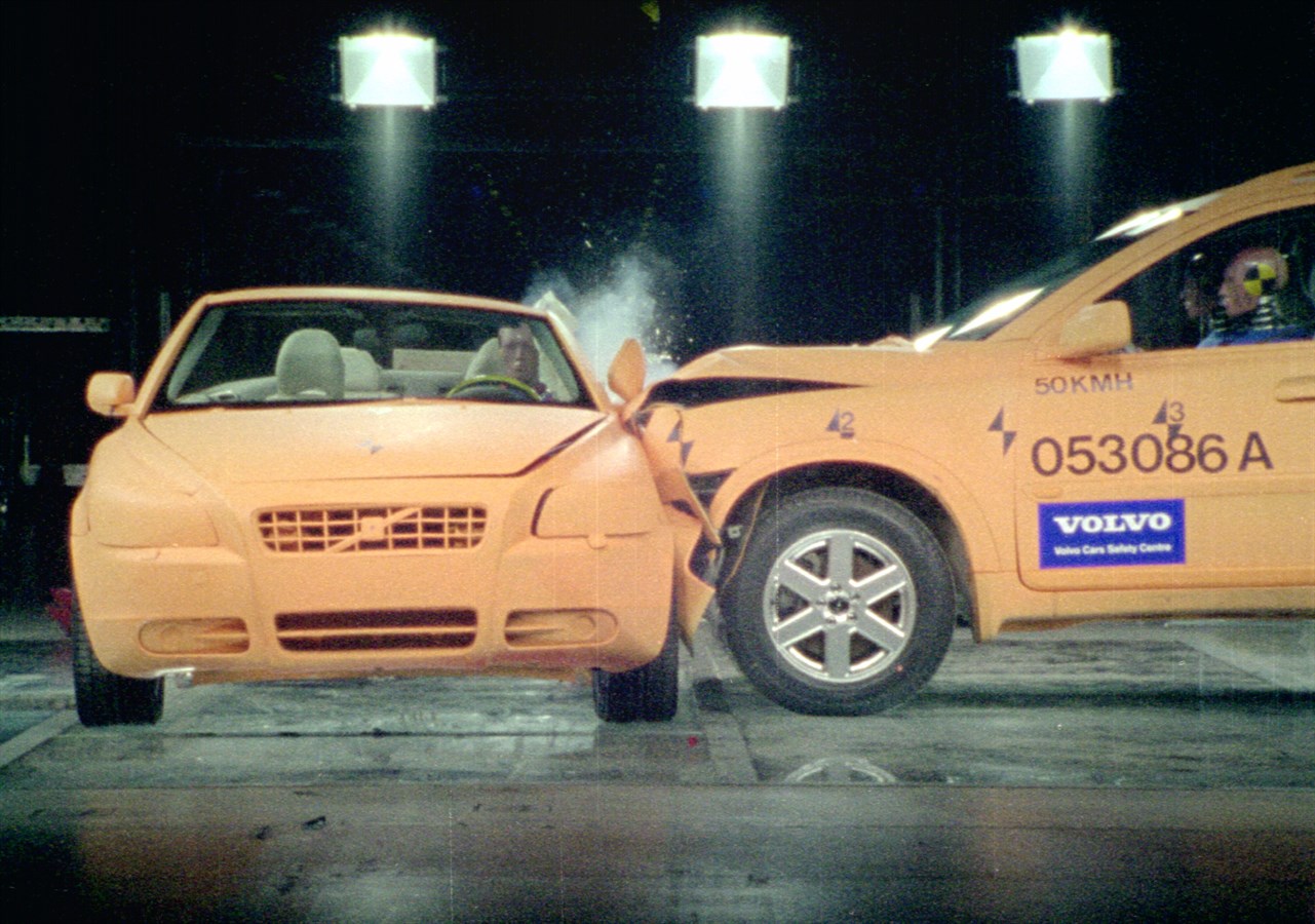 Volvo C70 e XC90, prova di collisione con impatto laterale