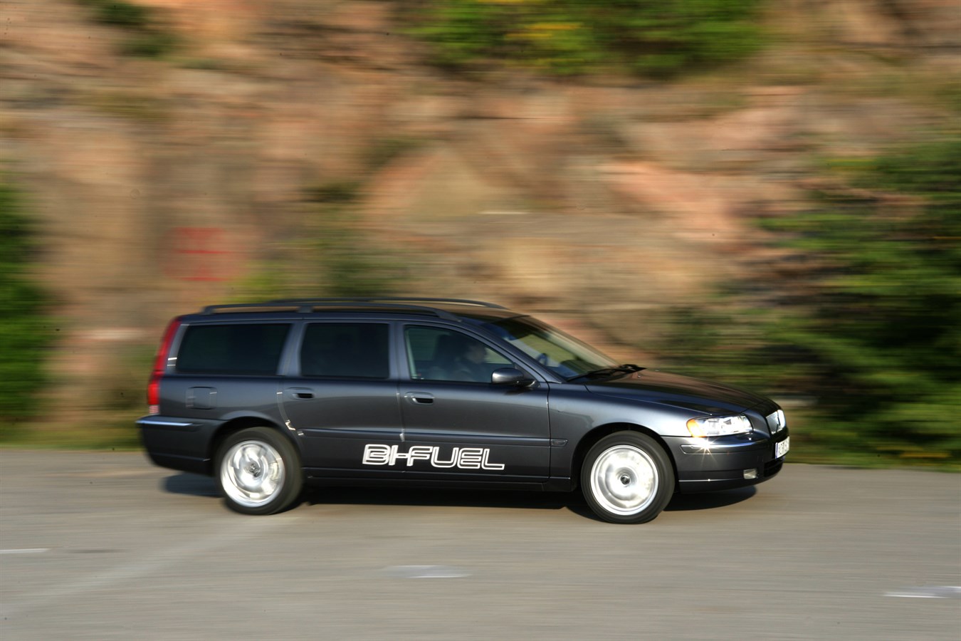 Una Volvo V70 Bi-Fuel (a metano) color grigio titanio perlato 455