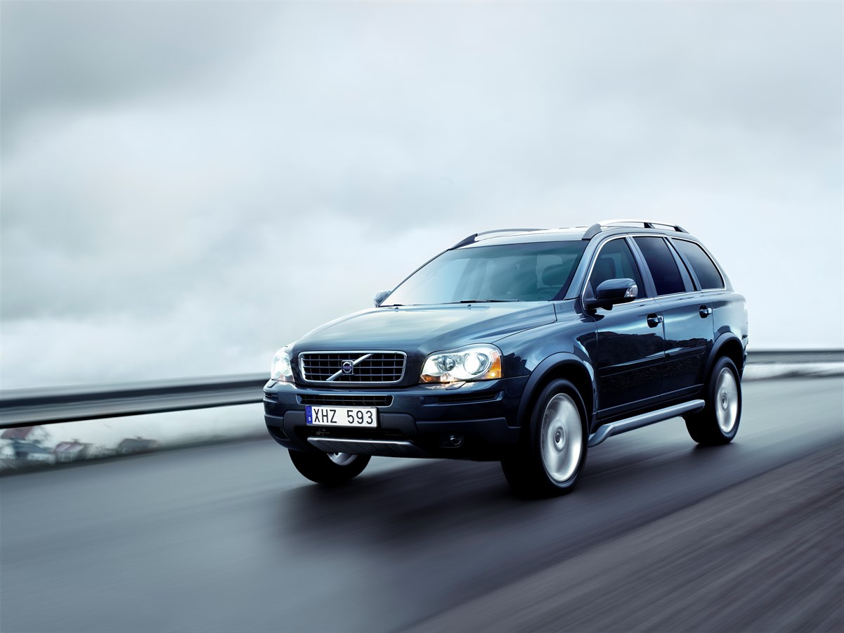 Volvo XC90, Shadow Blue, Driving, Side Front