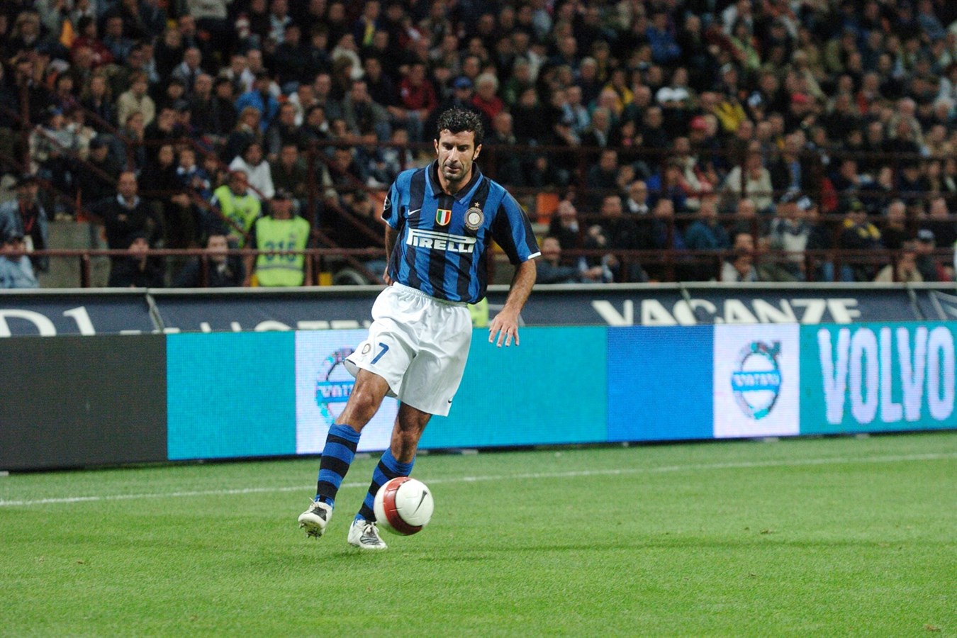 Figo, giocatore portoghese dell'Inter