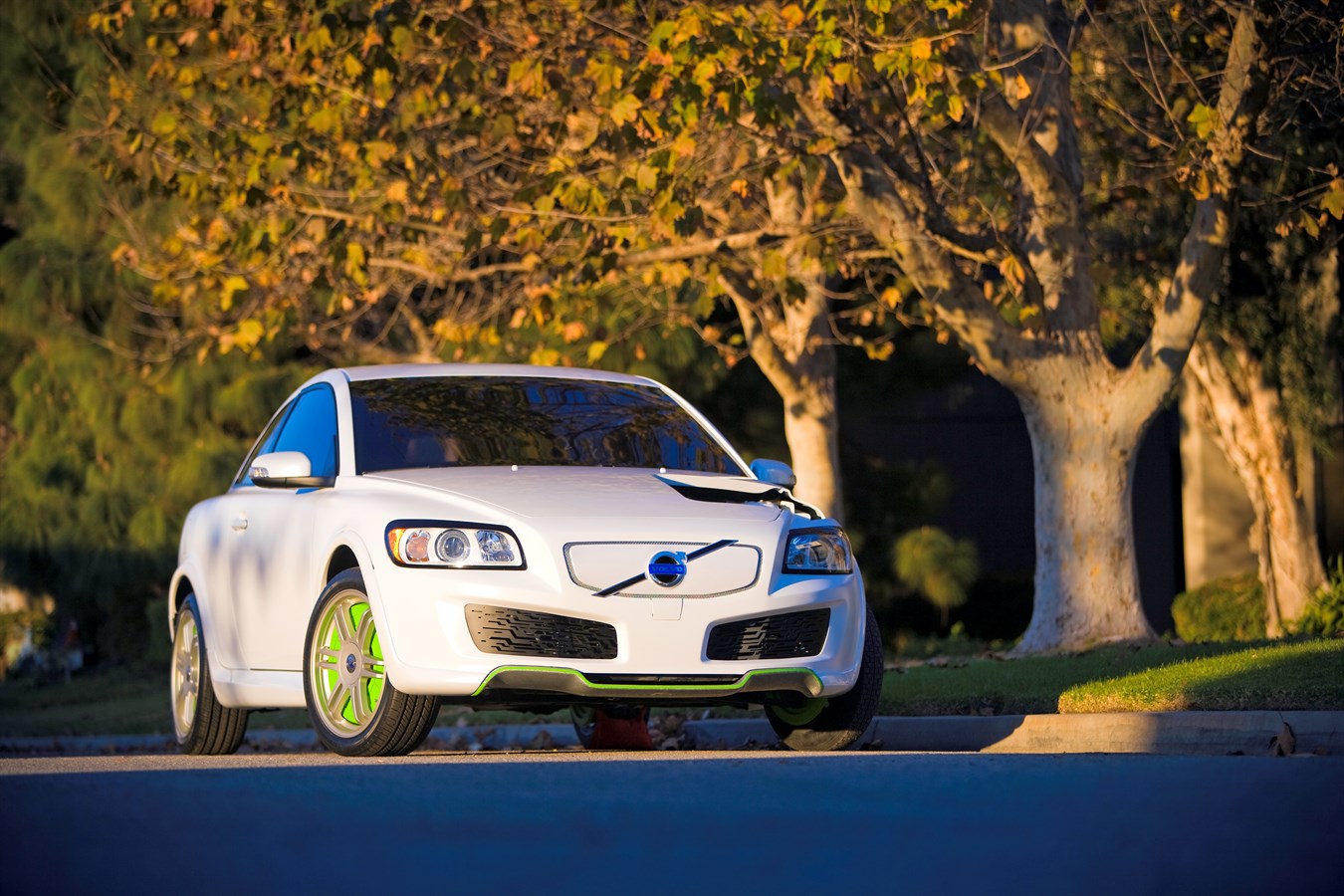 Volvo ReCharge Concept, a plug-in hybrid