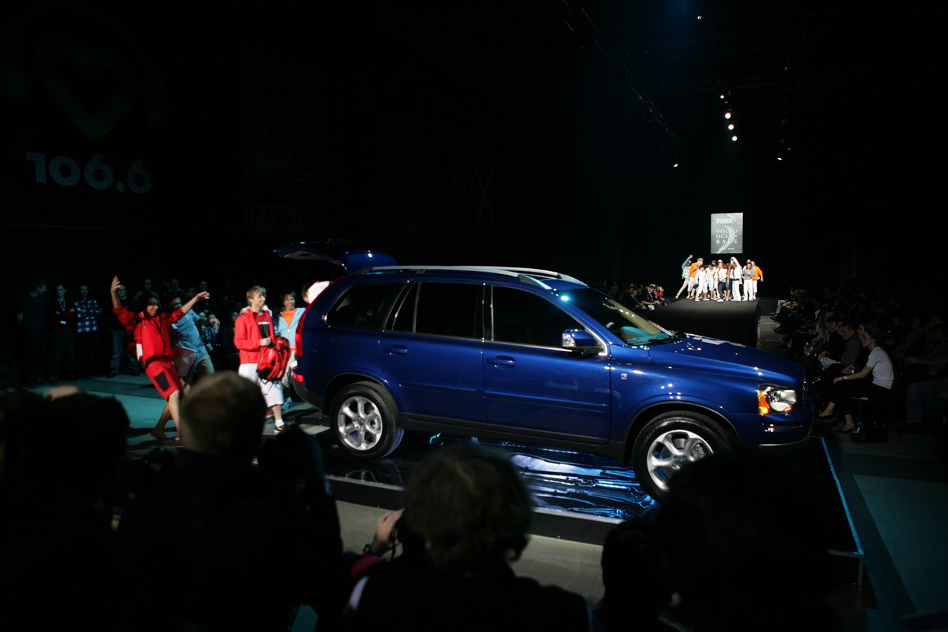 On the premiere evening of the the Moscow spring fashion week 2008, the XC90 Ocean Race Edition was unveiled for the first time in Russia – at the same time as Valentine Yudashkin’s new collection captivated onlookers on the catwalk.