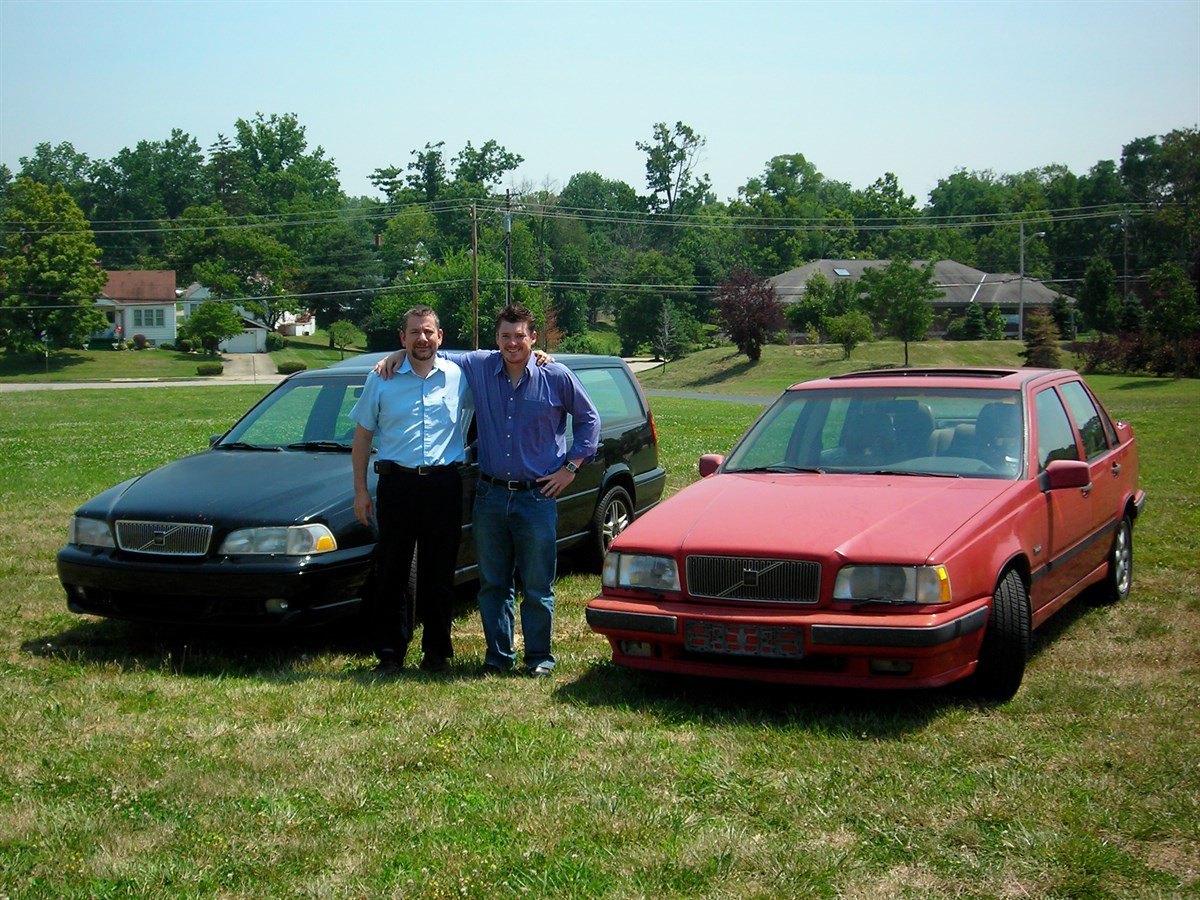 Richard Weaver and son Jeremy with their 1998 V70R and 1995 850 respectively.