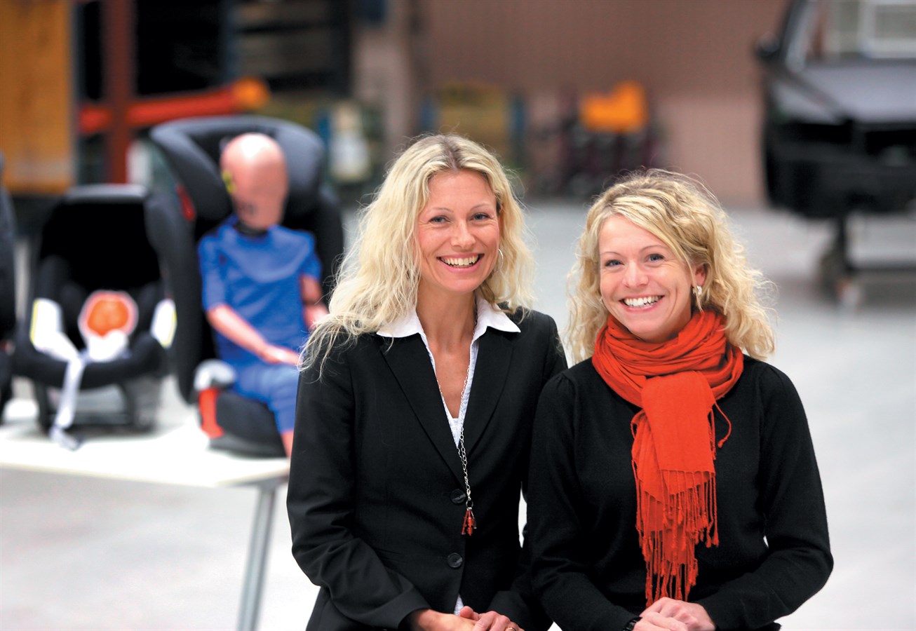 Jessika Andréasson, Product Manager (links) en Helena Larsson, beide Design Engineers bij het nieuwe Volvo Car kinderveiligheidsprogramma