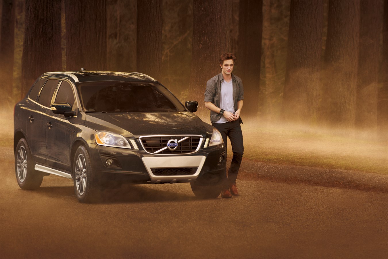 In The Twilight Saga: New Moon, Edward Cullen drives a 2010 Volvo XC60, with City Safety.